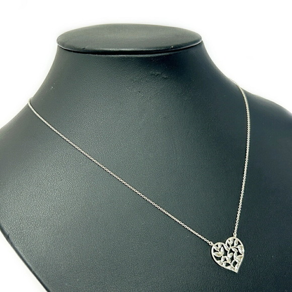 TIFFANY Co Silver Olive Green Leaf Heart Necklace - Picture 3 of 7